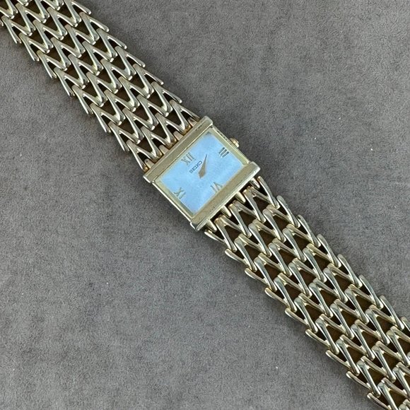 Vintage Seiko Gold Tone Watch with Bright Polish Gold Mesh Bracelet - Picture 4 of 10